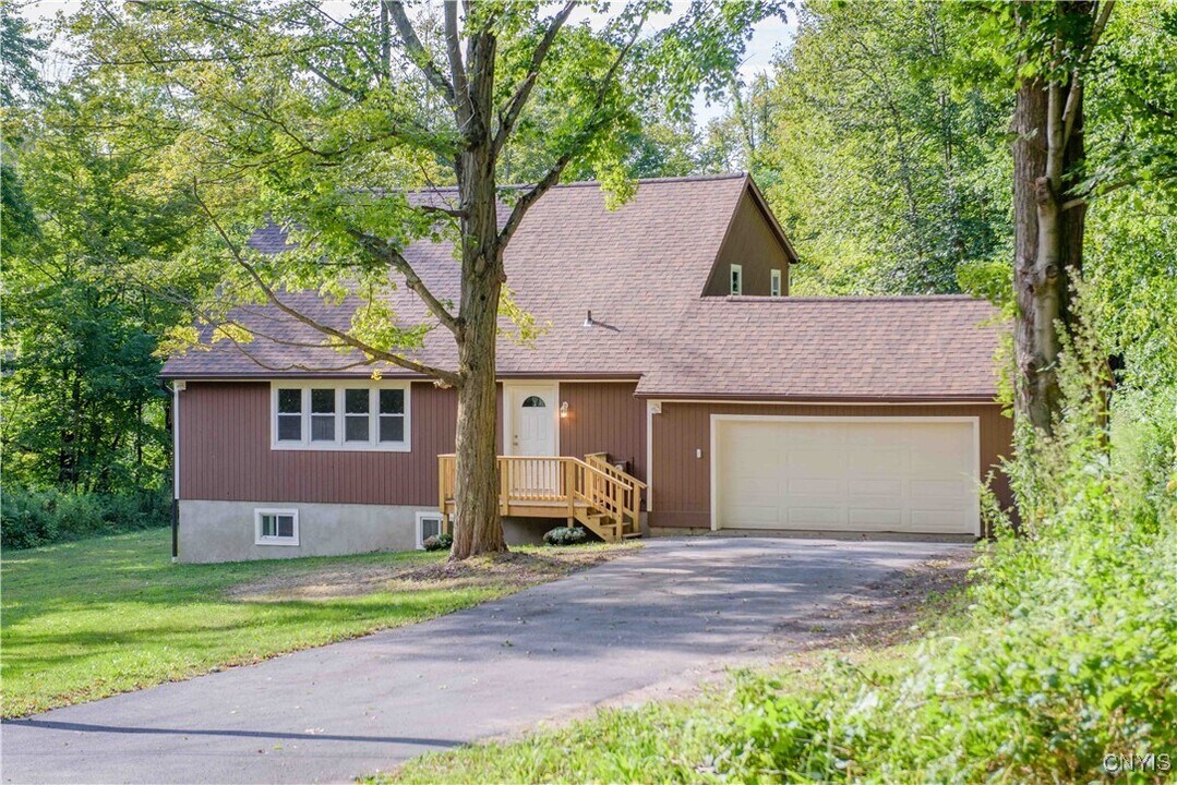 141 Engles Rd in Oswego, NY - Building Photo