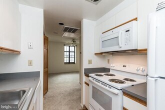 1601 Spring Garden St in Philadelphia, PA - Building Photo - Building Photo