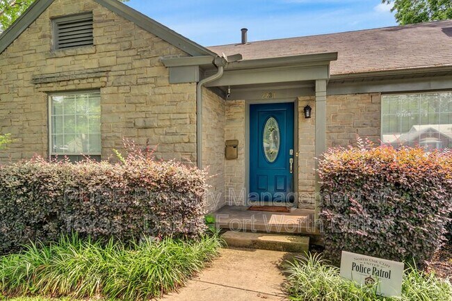 2234 W Colorado Blvd in Dallas, TX - Building Photo - Building Photo