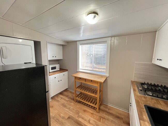 1226 Middlefield Rd in Palo Alto, CA - Building Photo - Building Photo