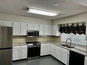 527 Queen Anne Dr in Slidell, LA - Building Photo - Building Photo