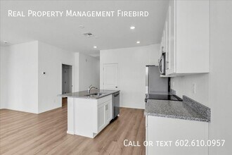 18079 W Sand Hls Dr in Surprise, AZ - Building Photo - Building Photo