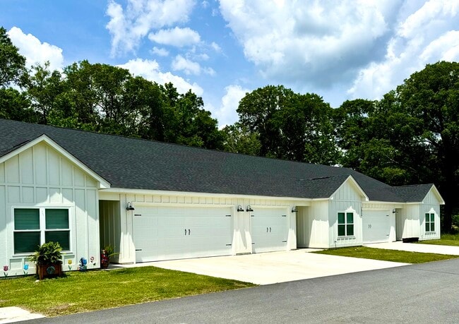 The Residences at Willow Creek in Tifton, GA - Building Photo - Building Photo