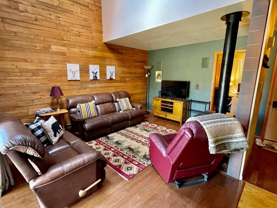 228 County Rd in Grand Lake, CO - Building Photo