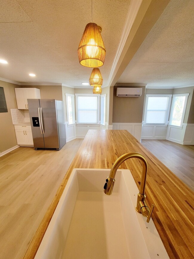 property at 1106 E Veterans Dr