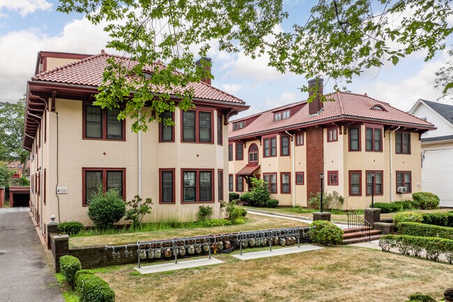 Eastrock Apartments in New Haven, CT - Building Photo - Building Photo