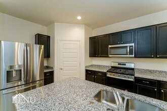 9286 W Creosote Rain Dr in Marana, AZ - Building Photo - Building Photo