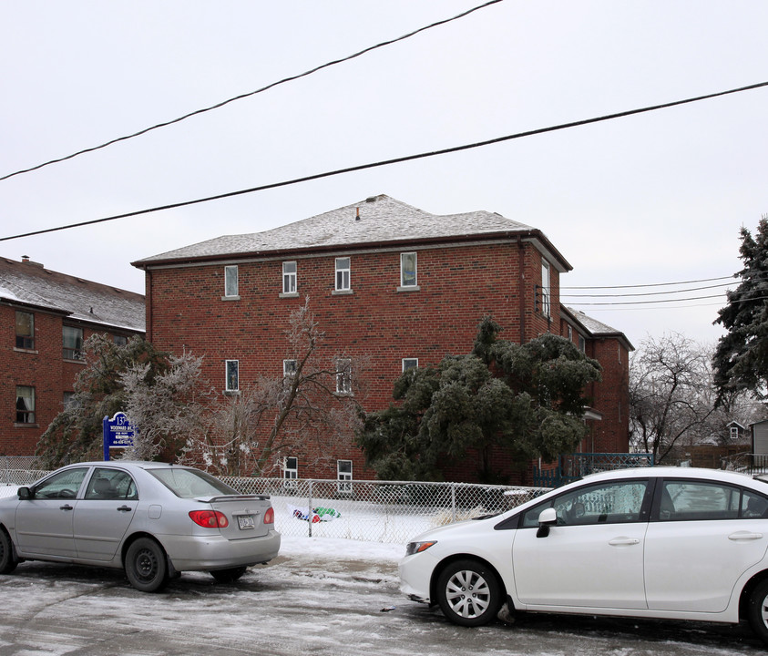 137 Woodward Ave in Toronto, ON - Building Photo