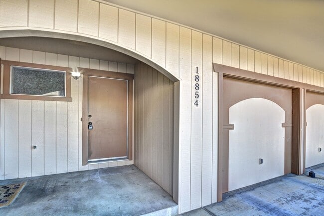 18854-18858 Eisenhower St in Salinas, CA - Building Photo - Building Photo