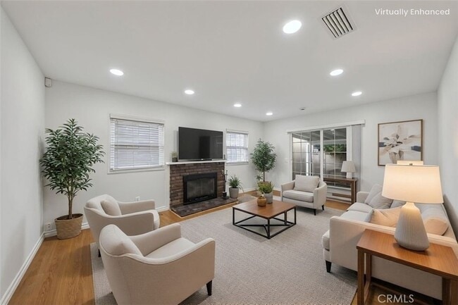 4201 Franklin Ave in Fullerton, CA - Foto de edificio - Building Photo