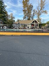 17106 NE 45th St, Unit #10 in Redmond, WA - Building Photo - Building Photo