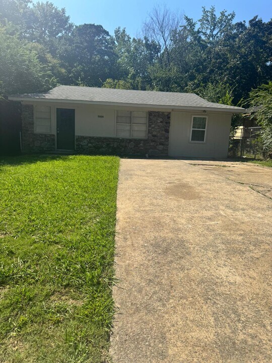 3004 Walker St in Little Rock, AR - Building Photo