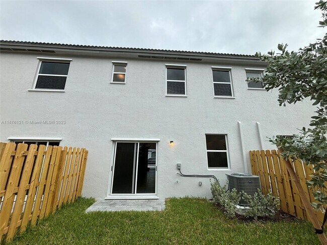 16238 SW 290th Ter in Homestead, FL - Foto de edificio - Building Photo