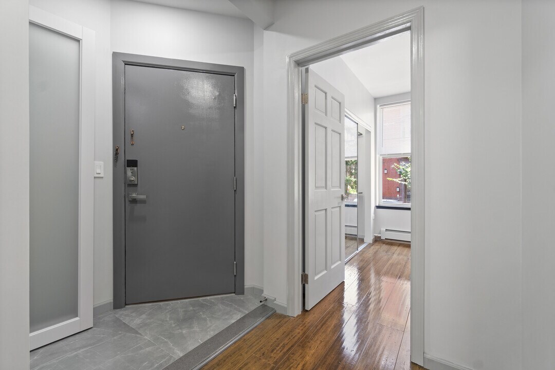 232 1st St, Unit 1 in Jersey City, NJ - Foto de edificio