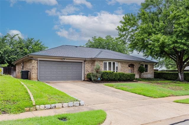 property at 717 Huntwich Dr