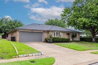 717 Huntwich Dr in Bedford, TX - Building Photo - Building Photo