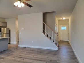 101 Magnolia Dr in Middletown, PA - Foto de edificio - Building Photo