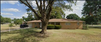 400 S Evergreen Ln in Wichita, KS - Building Photo