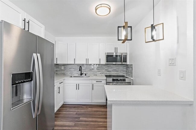1040 NW 23rd Ter in Fort Lauderdale, FL - Building Photo - Building Photo