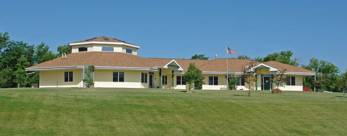 Hilltop Manor in Ripon, WI - Building Photo