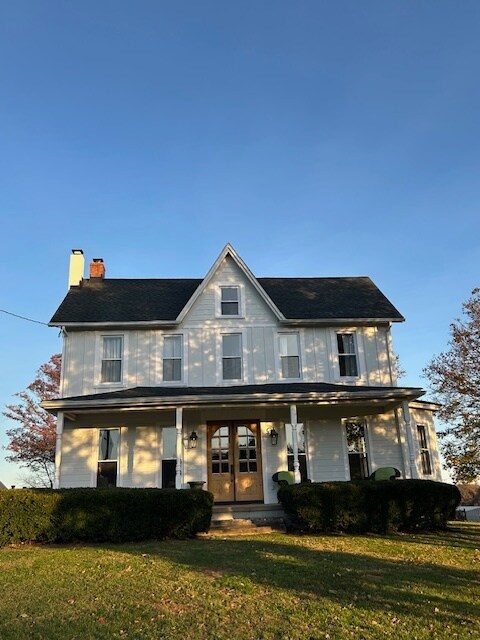 16001 Dark Hollow Rd in Upperco, MD - Building Photo