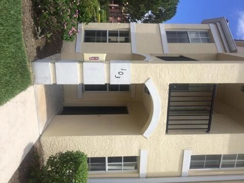 104 SW Peacock Blvd in Port St. Lucie, FL - Building Photo