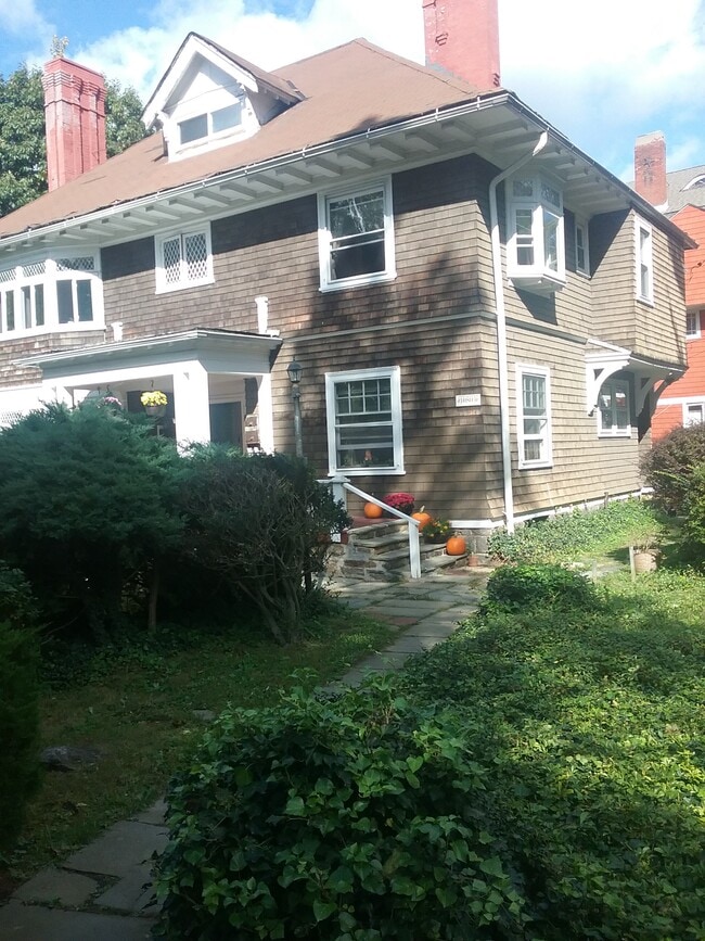183 Shonnard Ter, Unit 1st floor apt.