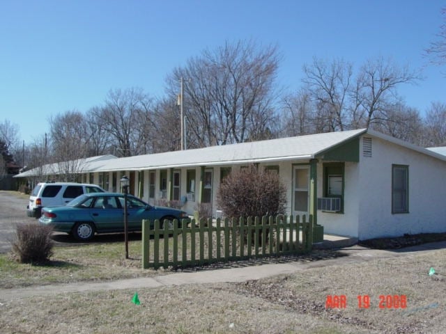 North and South Buildings in Burlington, KS - Foto de edificio - Building Photo