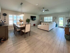 25013 SW 24th Pl in Newberry, FL - Building Photo - Building Photo