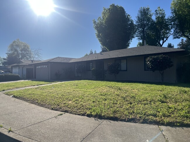 800 Andrew Dr in Yuba City, CA - Building Photo - Building Photo