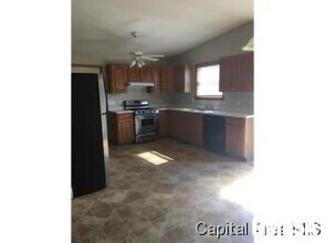 613 Oakbrook Ave in Chatham, IL - Building Photo - Building Photo