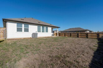111 Evergreen Sumac Lp in Kyle, TX - Building Photo - Building Photo