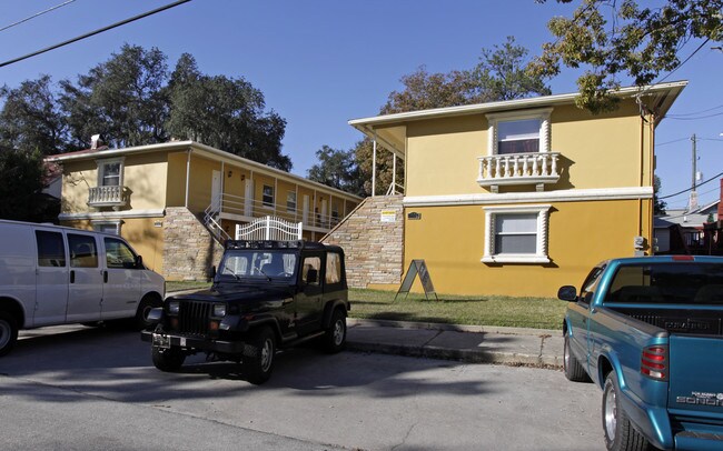 Case De Marco Apartments in Jacksonville, FL - Foto de edificio - Building Photo