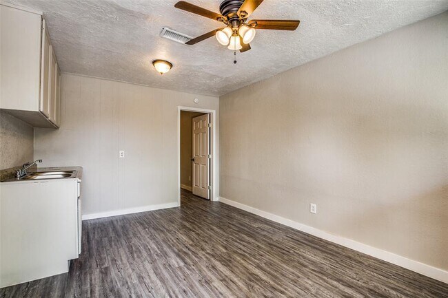 property at 4820 Oak Ave