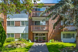 Hamlet Manor in Vancouver, BC - Building Photo