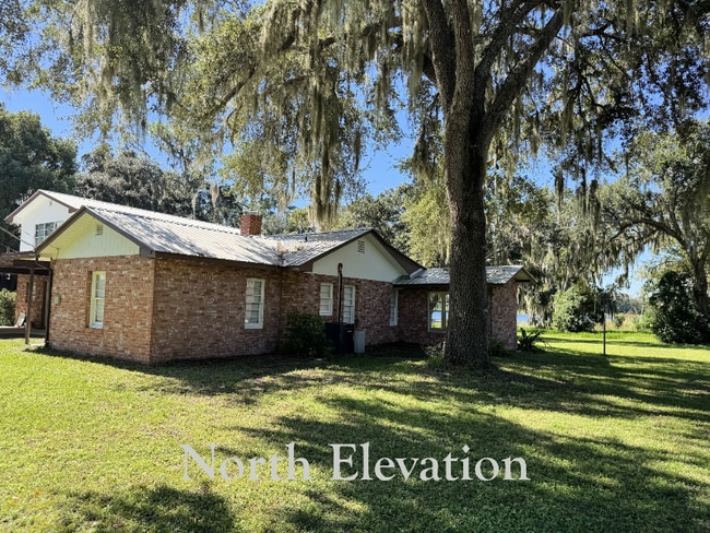 200 Chestnut St in Crescent City, FL - Building Photo - Building Photo