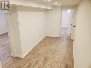 284 Hounslow Ave in Toronto, ON - Building Photo - Building Photo
