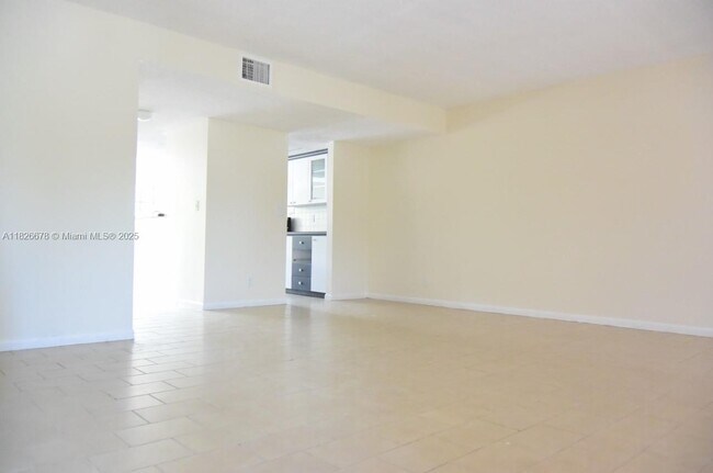 9481 NW 39th Pl in Sunrise, FL - Building Photo - Building Photo