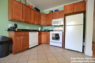14 Sutherland Rd, Unit 2 in Boston, MA - Building Photo