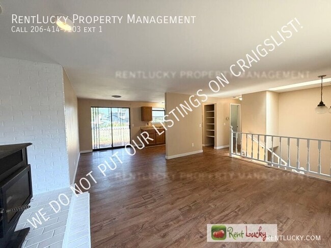 property at 2516 S 284th St