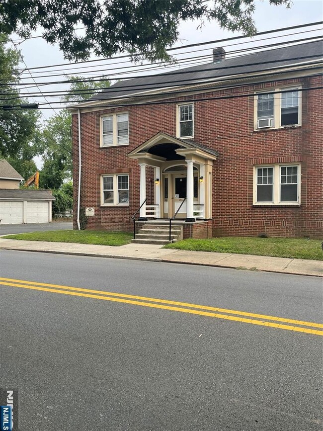 446 Wagaraw Rd in Fair Lawn, NJ - Building Photo - Building Photo