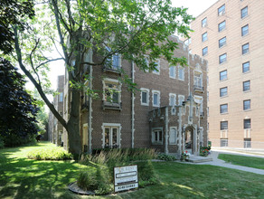 Edgewater Apartments in Milwaukee, WI - Building Photo - Building Photo