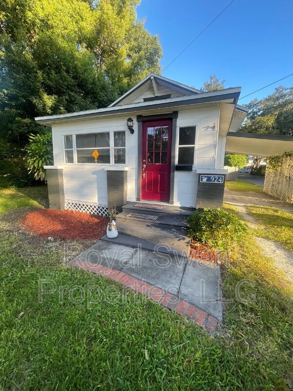 property at 924 Vistabula St