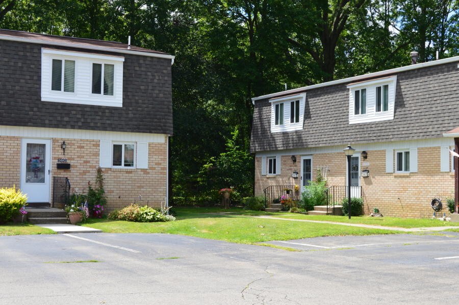 Little Acres Apartments & Townhomes Hermitage, PA Apartments