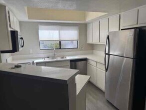 8455 W Sahara Ave in Las Vegas, NV - Building Photo - Building Photo