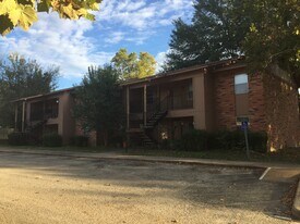 404 S Industrial St, Unit 1 in Lindale, TX - Building Photo