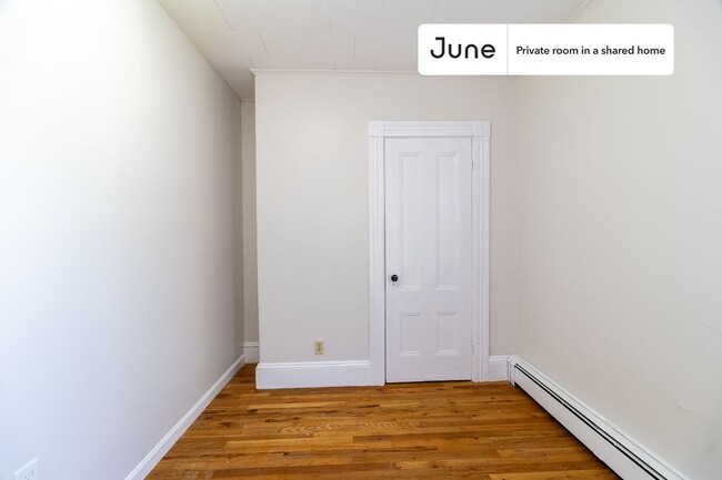 Private bedroom in 3 bed/1 bath Home in Boston, MA - Building Photo - Building Photo