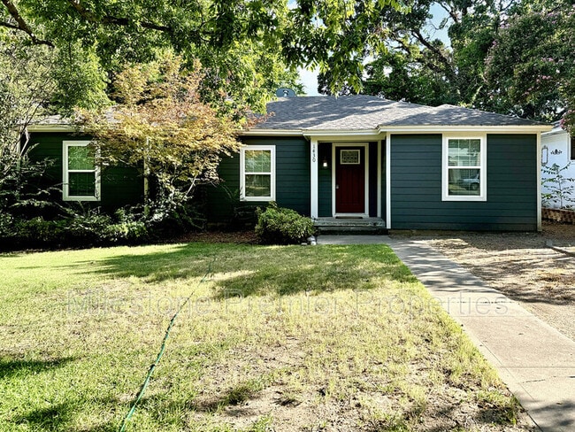 property at 1430 W Shepherd St