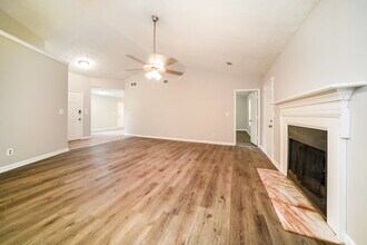 5951 Old Wellborn Trce in Lithonia, GA - Foto de edificio - Building Photo