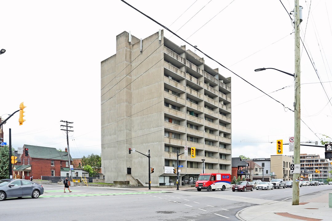 Le Marquis in Ottawa, ON - Building Photo